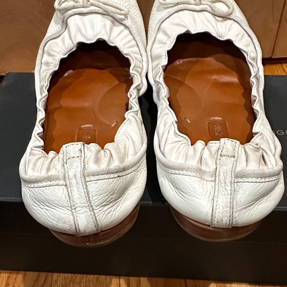 BCBG Cream Leather Flats with Bow - Picture 3 of 3